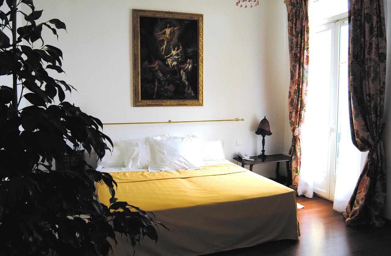 Grand Hotel Des Ambassadeurs Menton Exterior foto