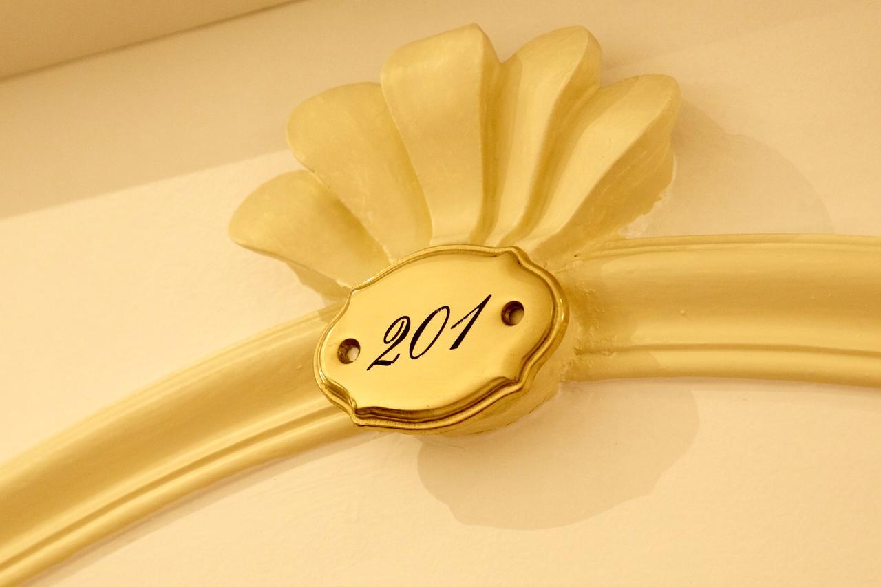 Grand Hotel Des Ambassadeurs Menton Exterior foto