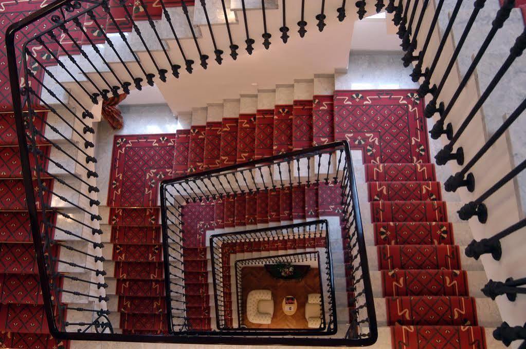 Grand Hotel Des Ambassadeurs Menton Exterior foto